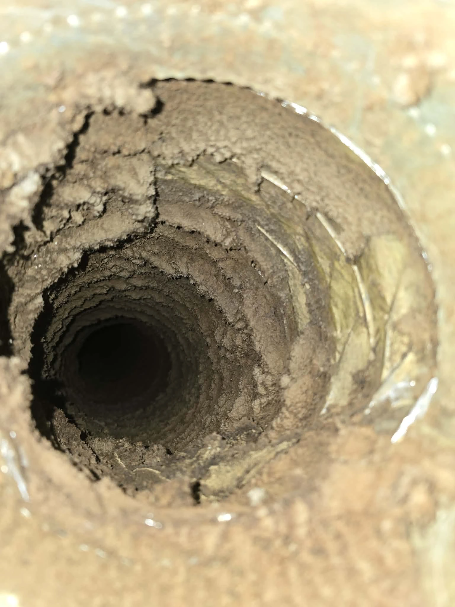 Conduit de ventilation avant le nettoyage